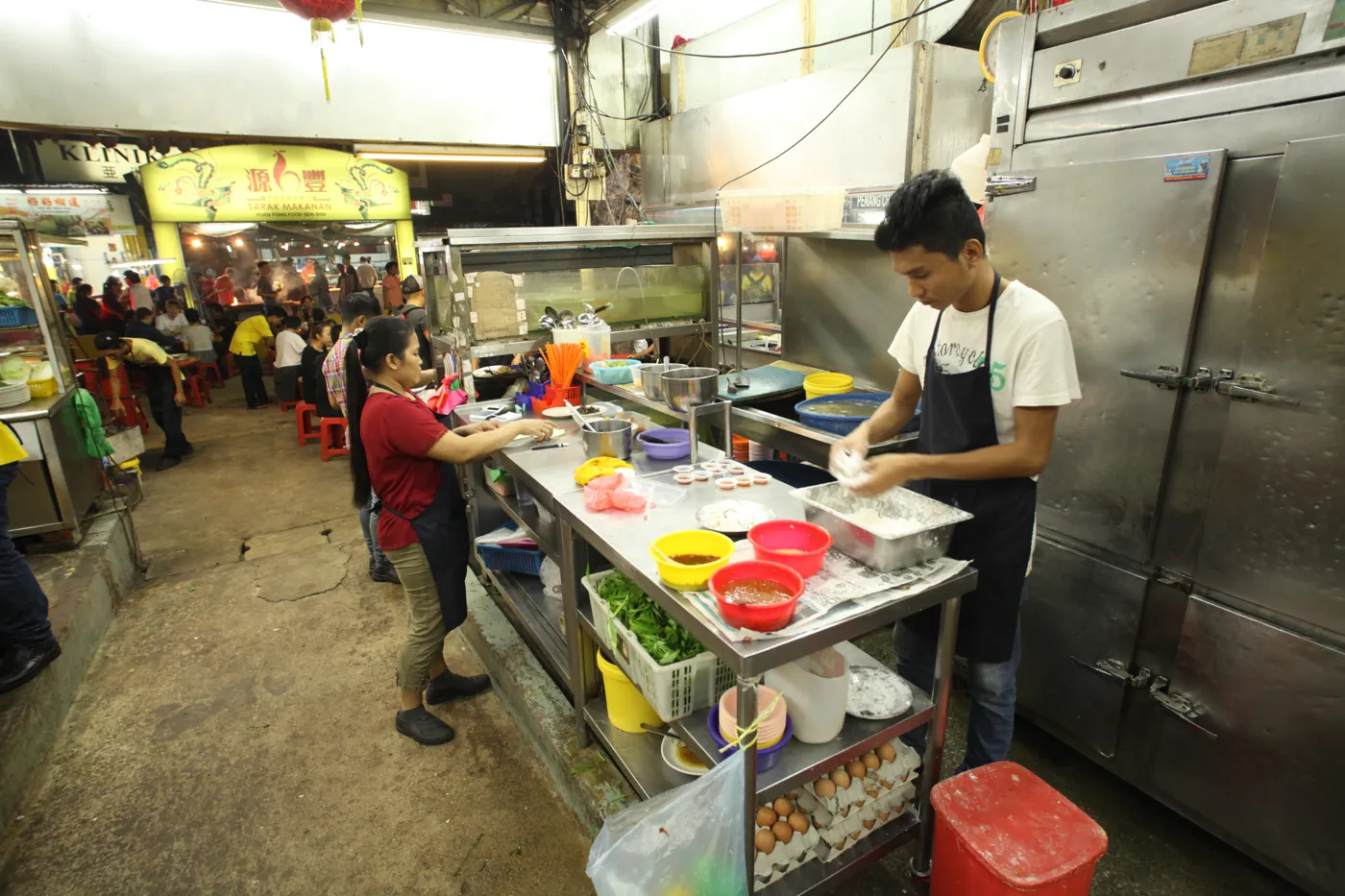 忙碌的厨房 Our busy kitchen — 粗茶食馆