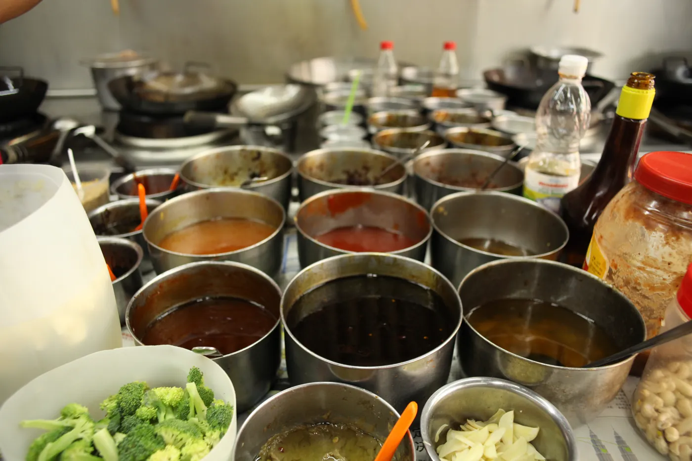 自家酱料 House-made sauces — 粗茶食馆